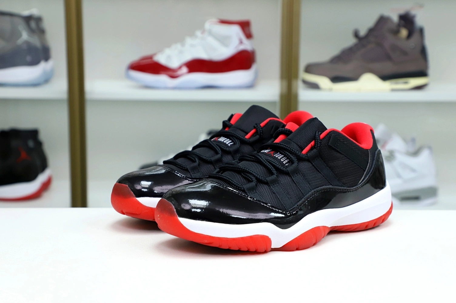 RETRO JORDAN AIR LOW 11 BRED 1225